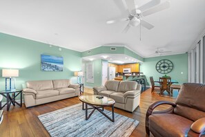 Comfort Condo, 2 Bedrooms, Balcony, Beach View | Living room