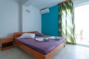 1 bedroom, WiFi, bed sheets