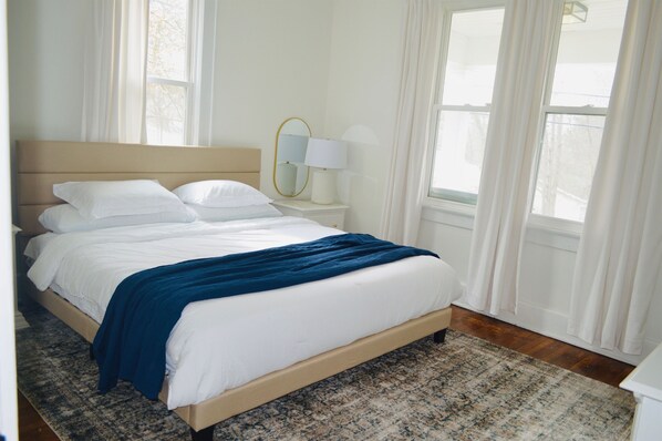 4 bedrooms, desk, iron/ironing board, free WiFi