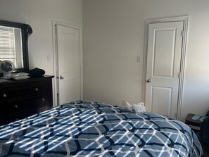 Room - A Room in a charming brand new  house with kitchen, AC, and WiFi in McKinney (McKinney)