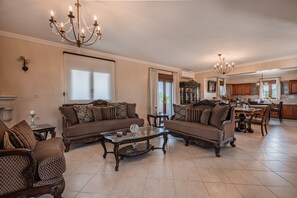 Living area - Villa Aris: A Serene Experience, 3BRs, Pool & Bbq (Rethymno)