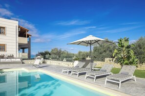 Exterior - Villa Aris: A Serene Experience, 3BRs, Pool & Bbq (Rethymno)
