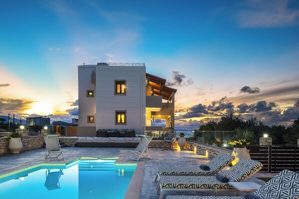 Front of property - Villa Aris (Rethymno)