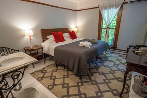 5 bedrooms, iron/ironing board, free WiFi, bed sheets