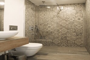 Dusche, Regendusche, kostenlose Toilettenartikel, Haartrockner