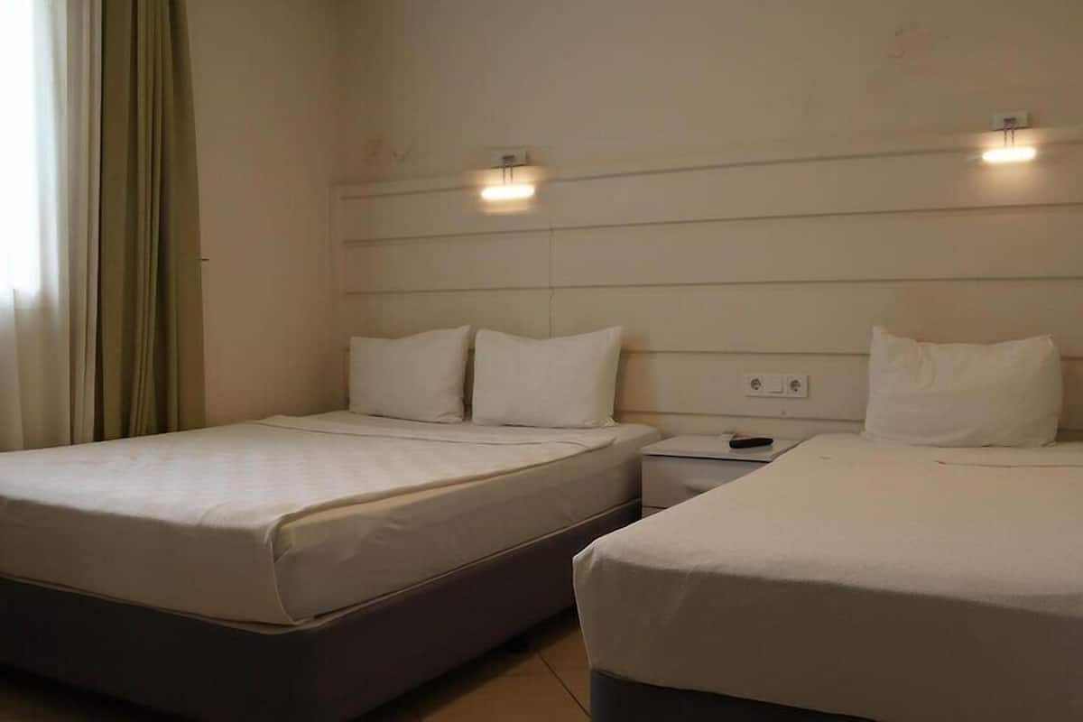 Standard Room | Desk, laptop workspace, soundproofing, WiFi (free)