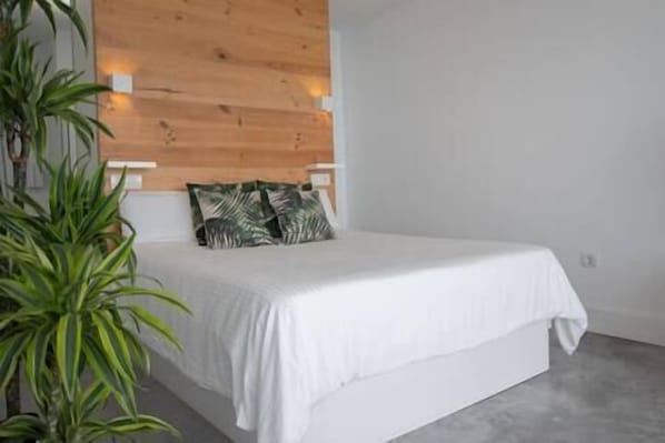 2 bedrooms, iron/ironing board, travel cot, WiFi