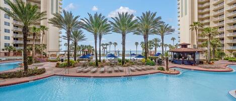 Alberca techada y alberca climatizada