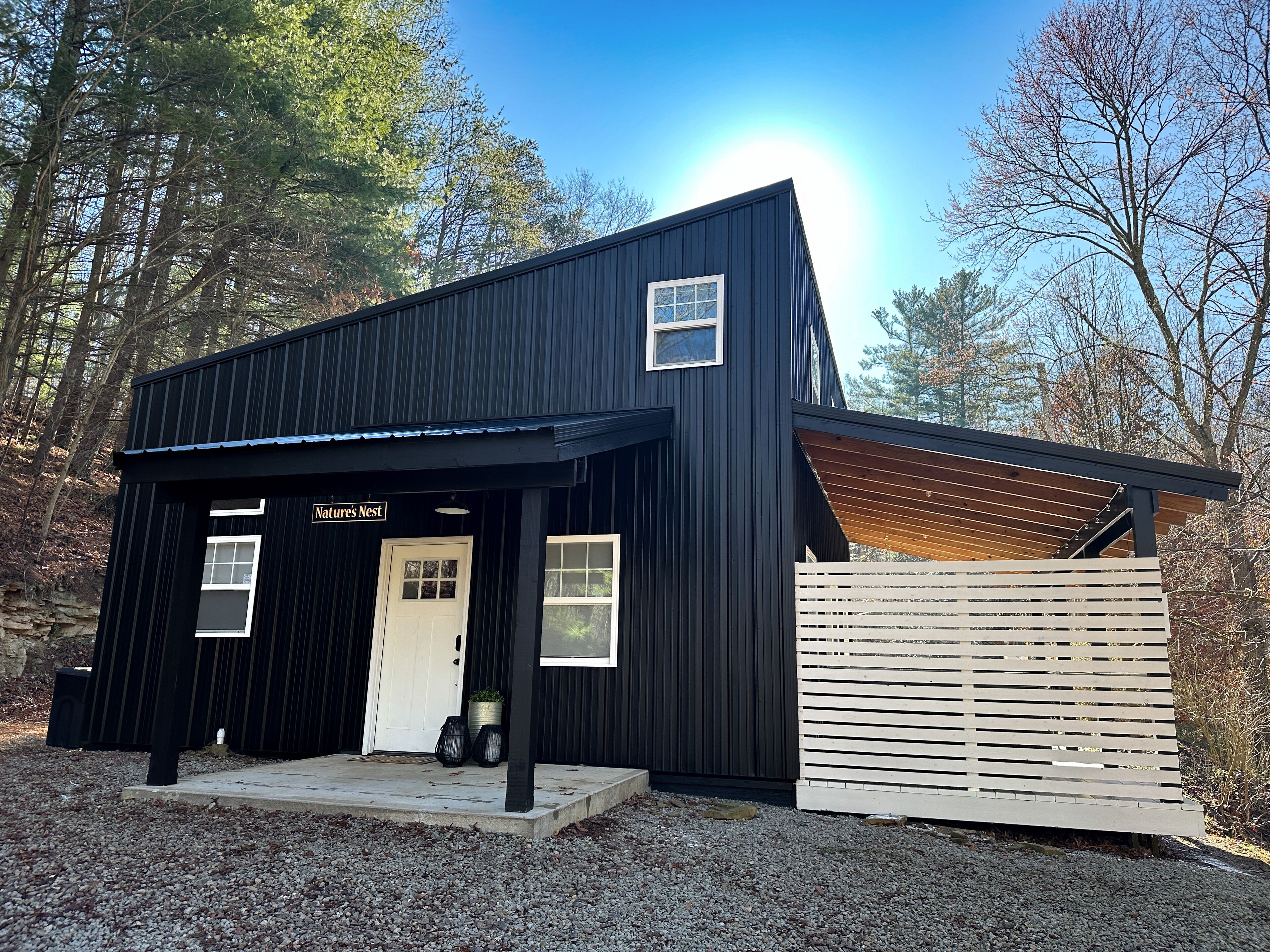 Nature's Nest - Woodsy Retreat w/Renovated Deck & Hot Tub near Hocking Hills