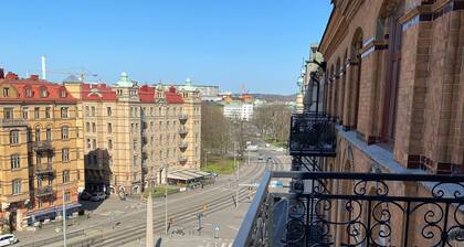 Luxury Apartment in City Hotspot