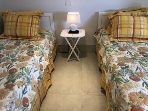 Apartment | 4 bedrooms, desk, iron/ironing board, free WiFi - M3 Kingston Town 61 (Bertioga)