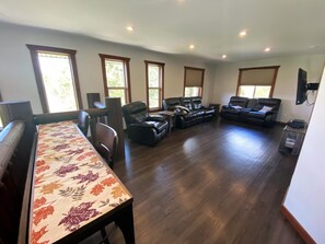 الم نشأة من الداخل