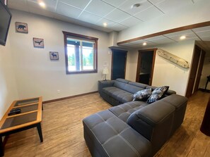 Smart TV - Westview Cabin Rental (Valemount)