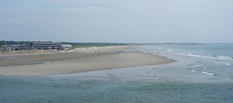 Luxury Suite walk to Ogunquit Foot Bridge Beach lounge by the Heated Indoor Pool