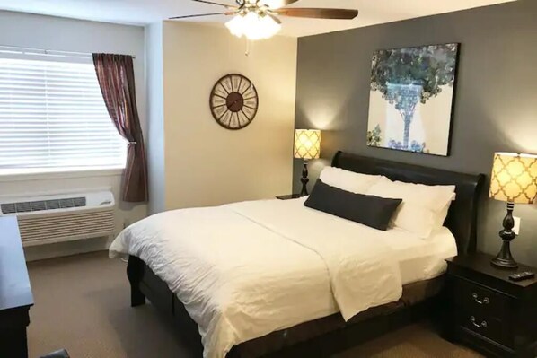 1 bedroom, desk, WiFi