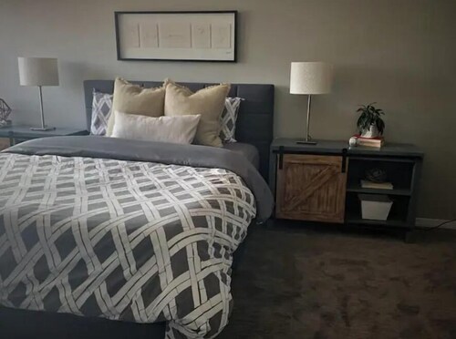 Cozy Studio Heart of DTC Free Parking