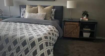 Cozy Studio Heart of DTC Free Parking