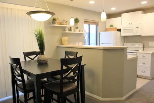 Comfy One Bedroom Condo Heart of DTC Free Parking!