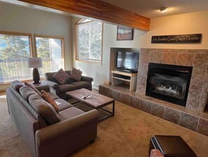 Living area - Gold Point Resort 3Bd3Ba Gorgeous View (Breckenridge)