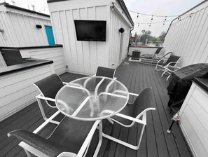 Outdoor dining - New Build-Rooftop Patio-Walk to Mile High Stadium (Denver)