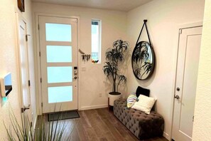 Interior - Charming Modern 2-Bedroom Oasis (Westminster)