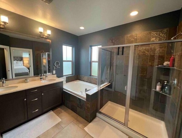 Bathroom - Beautiful Modern Spacious 3Bedroom House (Denver)