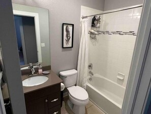 Bathroom - Beautiful Modern Spacious 3Bedroom House (Denver)
