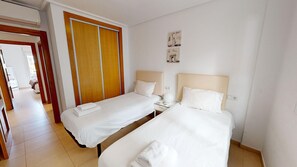 2 bedrooms, iron/ironing board, free WiFi, bed sheets