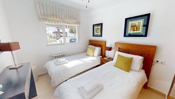 2 chambres, fer et planche Ă repasser, Wi-Fi gratuit, draps fournis