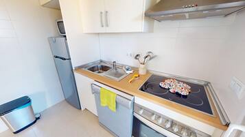 Réfrigérateur, micro-ondes, four, lave-vaisselle