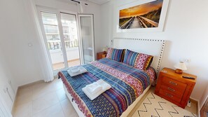2 slaapkamers, een strijkplank/strijkijzer, gratis wifi, beddengoed