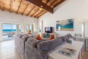 Smart TV y chimenea