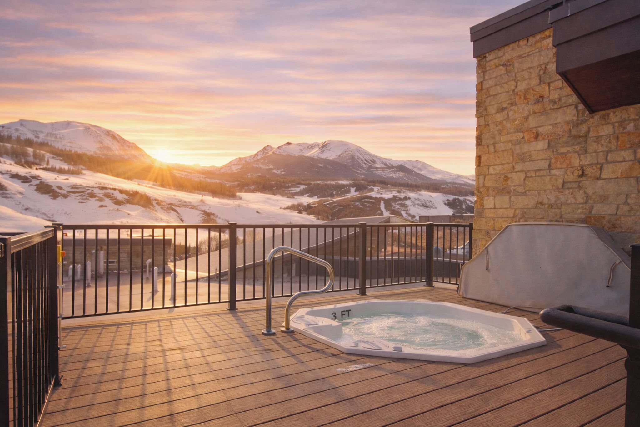 Outdoor spa tub