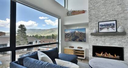 Skywalk Flats Downtown Condo: Mountain Views, Rooftop Hot Tubs