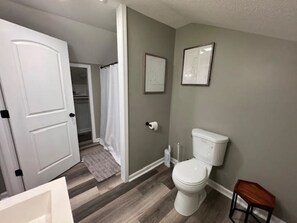 Hårtørrer, håndklæder, Sæbe, Toiletpapir