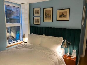 1 bedroom, iron/ironing board, WiFi, bed sheets - 3 min from Hampstead Heath, 1 bedroom garden flat (London)