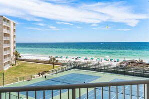 Sports court - 408- Beautiful Beachfront Condo with Free beach service (Destin)