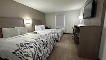 Deluxe kamer, 2 tweepersoonsbedden, niet-roken | Een bureau, een laptopwerkplek, verduisterende gordijnen, gratis wifi