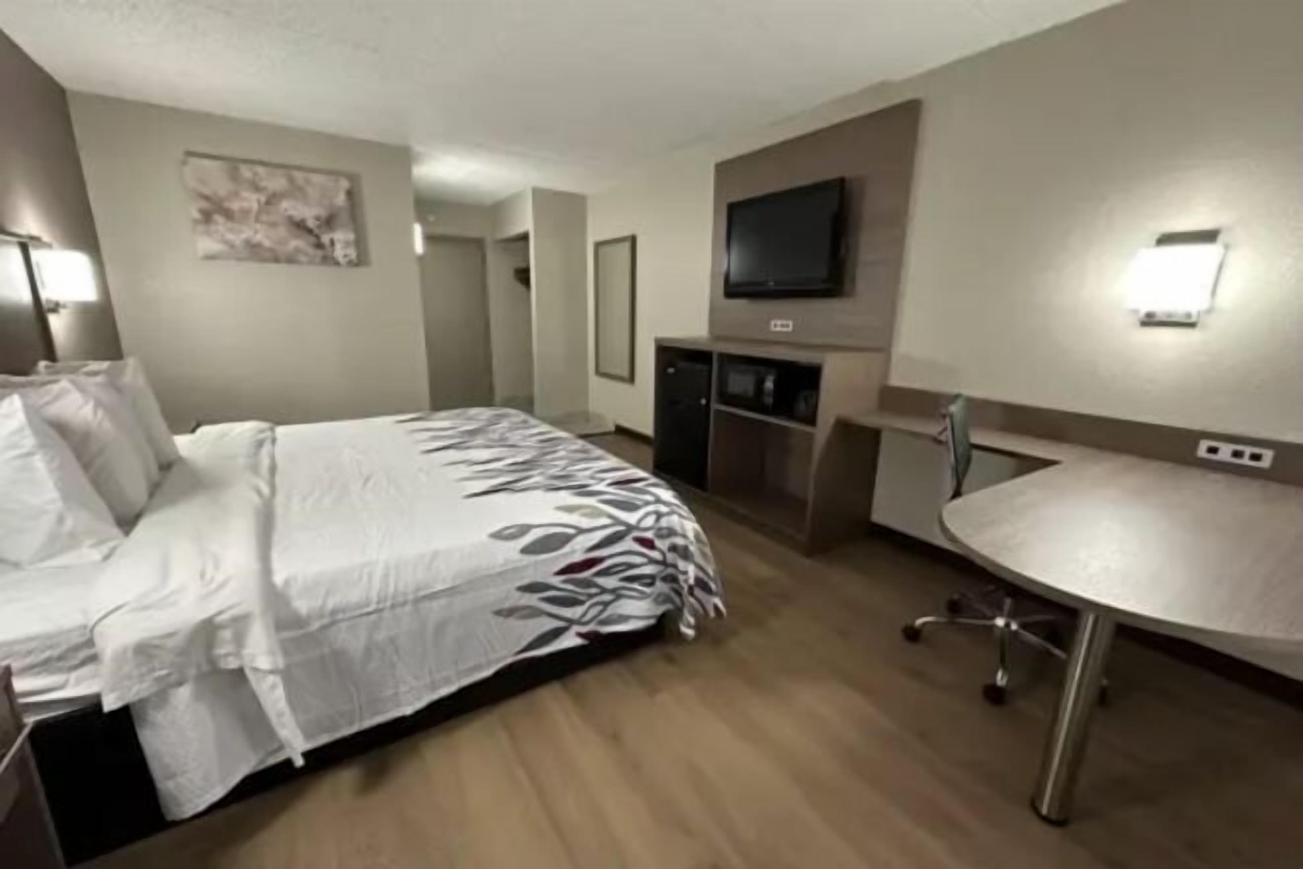 Schreibtisch, laptopgeeigneter Arbeitsplatz, Verdunkelungsvorhänge