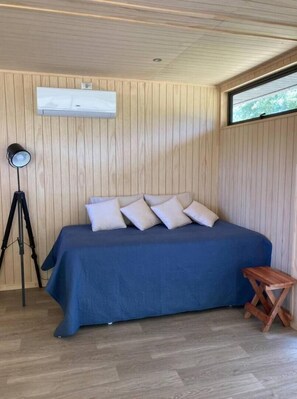1 bedroom, internet, bed sheets