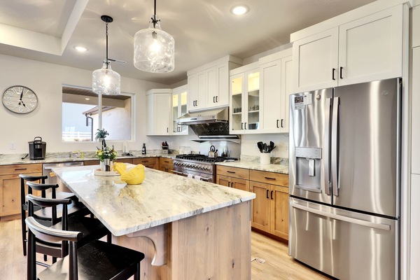 Kjøleskap, mikrobølgeovn, ovn og kokeplater