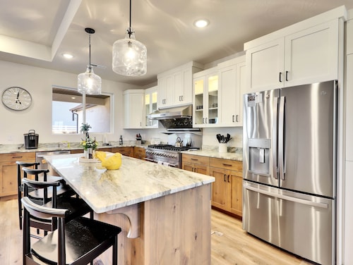 Welcome to your perfect getaway in Parowan, Utah! Nestled at the base of Brian H