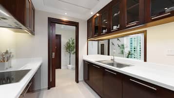 Réfrigérateur, micro-ondes, four, lave-vaisselle