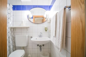 Basic Single Room | Bathroom