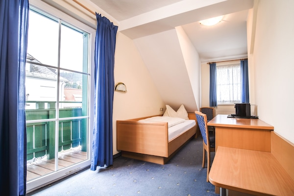 City-Doppel- oder -Zweibettzimmer