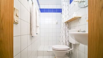 Habitación City con 1 cama doble o 2 individuales | Baño | Secador de pelo