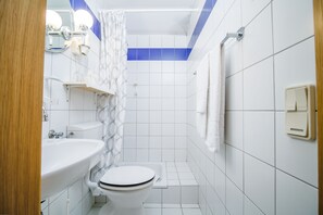 Chambre Double Classique | Salle de bain | Sèche-cheveux