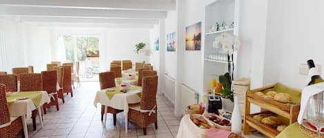 Frokostbuffé hver dag (EUR 18 per person)