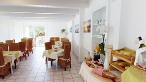 Dagelijks ontbijtbuffet (EUR 18 per persoon)