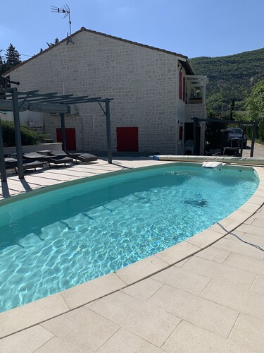 La maison des Lavandes en Drôme provençale parmi les lavandes et les vignes